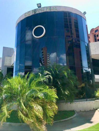 Inmobiliaria Mundo Inn Vende Oficina En Centro Comercial Parral Plaza, A Una Cuadra De La Av. Lara