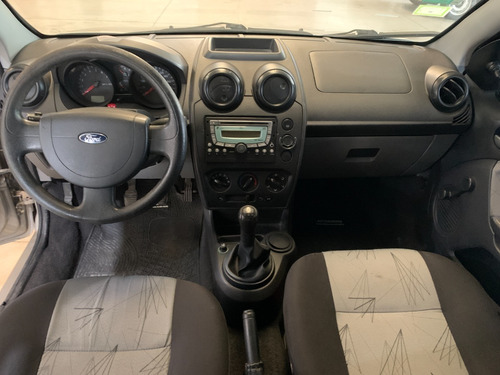 Imagen 12 de 15 de Ford Fiesta Ambiente