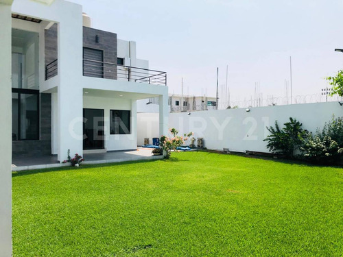 Casa En Venta En El Centro De Oaxtepec, Yautepec, Morelos.