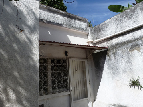 Imagen 5 de 28 de Los Palos Grandes, Casa Grande Esperando Para Adaptarse A Su Gusto, Calle Tranquila, Cerca De Todo Y Lejos De Todo Ruido.