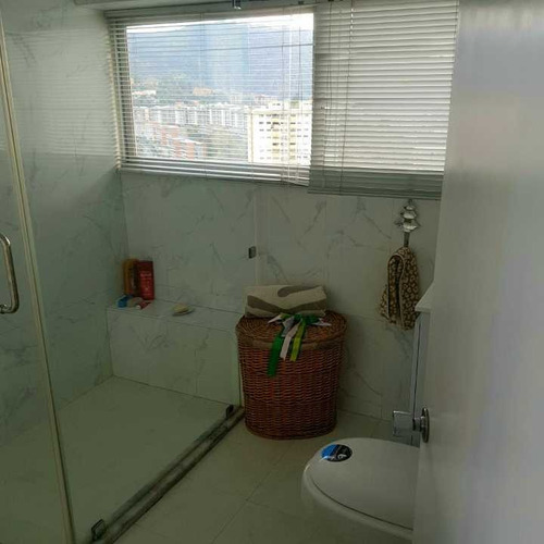 Imagen 27 de 29 de Vendo Ph 323m2 5h/5b/4p Guaicay 1703
