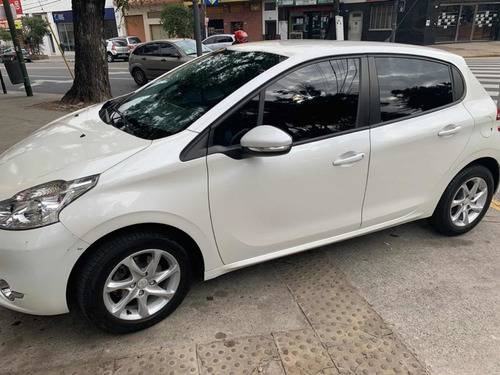 Peugeot 208 1.5 Allure 2014