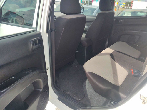 Imagen 10 de 13 de Mitsubishi L200 2015 2.4 Cabina Doble 4x2 Mt