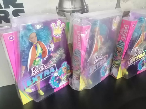 Barbie Extra Doll Nib Freckles Curly Hair Malibu Doll (Usado)