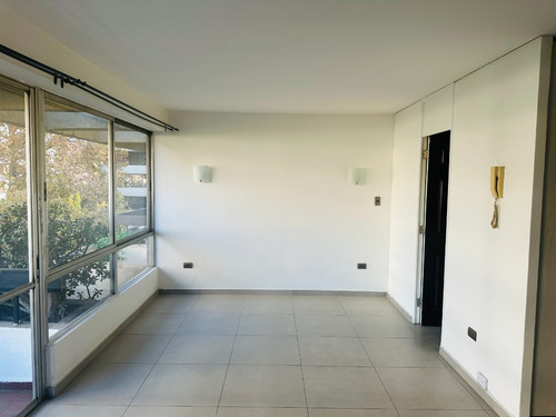 Estudio Con Terraza Vista 3 Cuadras Del Metro En Providencia