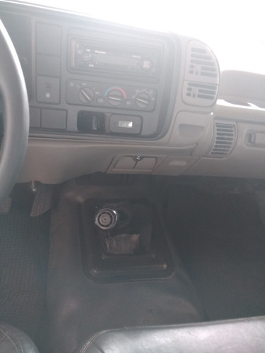 Chevrolet Silverado 4.2 D20 2p 2001