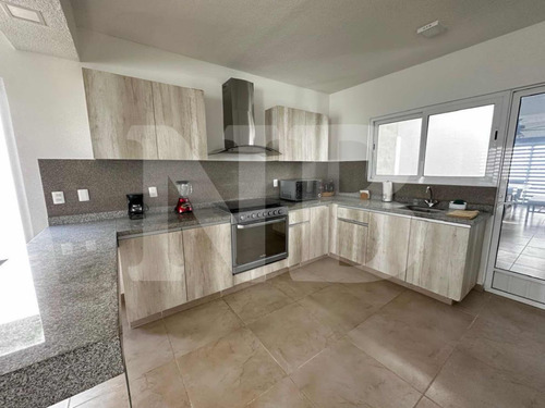 Casa En Venta En Residencial Izamal, 3 Recamaras, Cancún