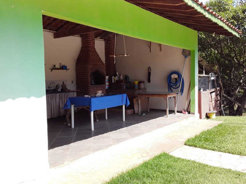 Linda Chácara Localizada No Interior De Sp