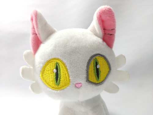 Gato Blanco Ojo Chimuelo Kawaii Tierno Peluche Llavero Michi