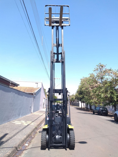 Empilhadeira Clark 2,5t * Torre Triplex * 2010