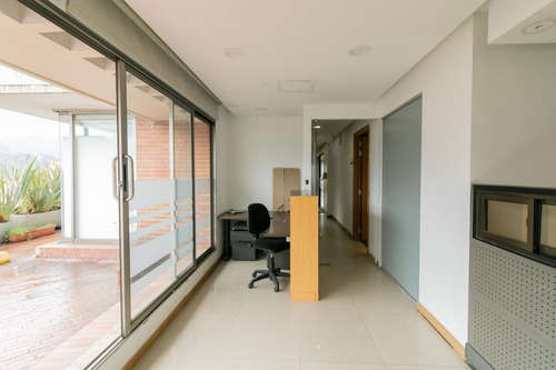 Oficina En Arriendo En Centro Internacional. Cod A1094008