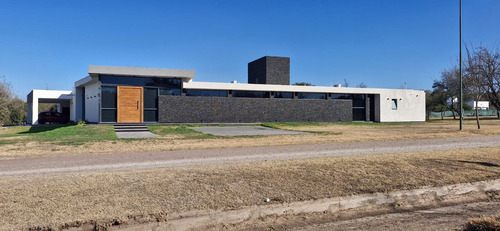 Casa 5 Dormitorios Y Pileta En Causana