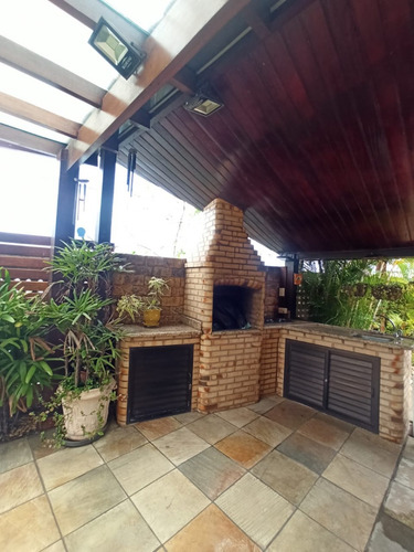 Ótima Casa Completa, Arejada Em Local Privilegiado.