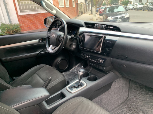 Imagen 11 de 13 de Toyota Hilux 2.8 Cd Srv 177cv 4x4 At