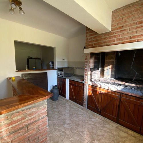 Excelente Propiedad 6 Ambientes- Castelar Norte