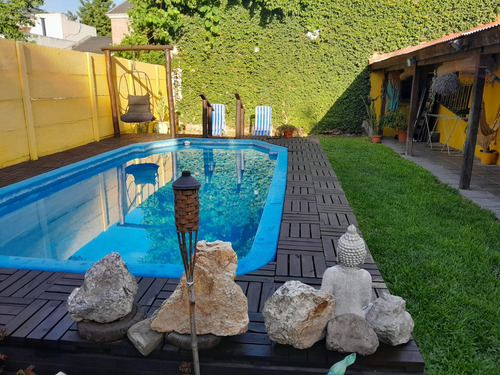 Casa En Una Planta C/ Jardin Y Piscina. B° Semicerrado