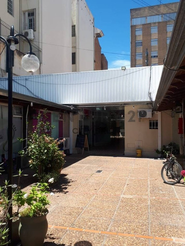 Imagen 8 de 12 de Galería De Locales En Santa Fe.