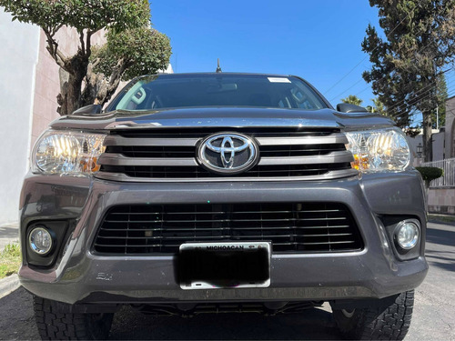 Imagen 10 de 15 de Toyota Hilux 2018 2.7 Cabina Doble Sr Mt