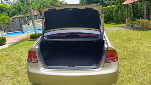Honda Civic 1.8 Ex 4 p
