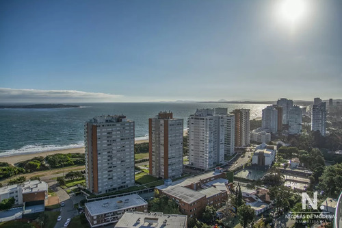 Oportunidad En Playa Mansa, Finamente Decorado. Sunrise Tower