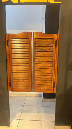 Puerta Vaivén Estilo Western Barnizada Marrón Claro (Usado)