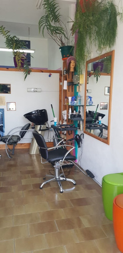 Hermoso Local + Fondo De Comercio - Excelente Ubicación - Funcionando Salón De Belleza