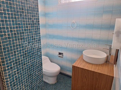Ph En Venta En Los Palos Grandes 398 M2