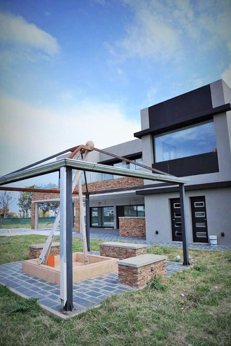 Imagen 7 de 13 de Lagos De San Eliseo - Residencia Moderna Con Vista Al Lago