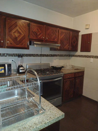 Se Vende Apartamento (clásico) En Los Ríos, 2do. Piso, 2 Hab