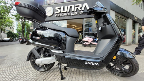 Imagen 19 de 25 de Moto Eléctrica Robot S /porta Equipaje Y Baúl De Regalo / A