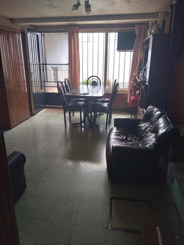 Imagen 3 de 21 de Casa De 5 Ambientes En 2 Plantas A Refaccionar En Muy Buena Zona De Olivos .