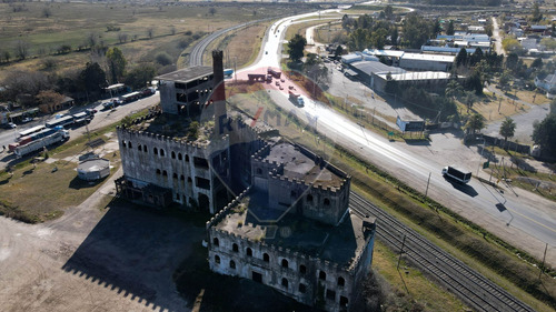 Imagen 3 de 30 de En Venta El Castillo De Cañuelas