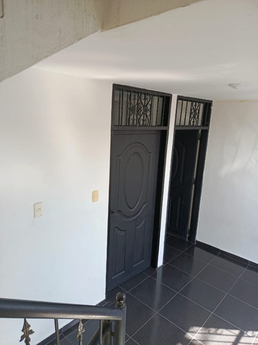 Clover Inmobiliaria Alquila / Apartamento Tipo Estudio Ubicado En La Avenida Rotaríais Urbanización Romulo Colmenares - San Cristóbal