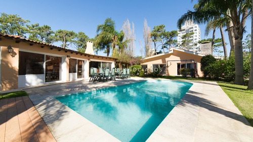 Muy Linda Casa En Entorno Super Agradable- Ref: 3500