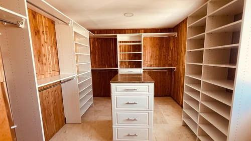 Apartamento Penthouse Amueblado En Alquiler En Evaristo Morales, Cercano A Sectores Como Piantini, Paraiso