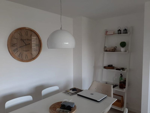 Venta Apartamento 2 Dormitorio Y Servicio, Playa Brava