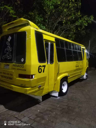 Microbús Prisma En Execelentes Condiciones Para 27 Pasajeros