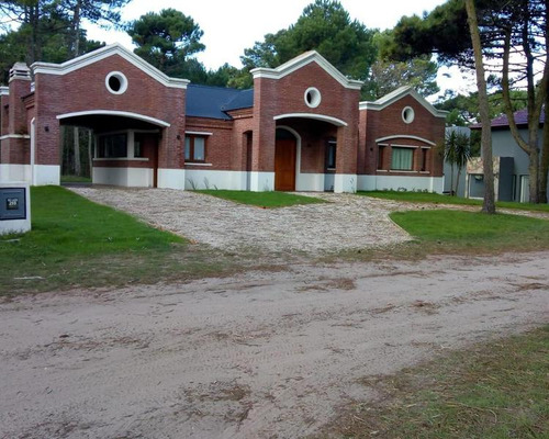 Venta/permuta - Casa Chalet Ingles De 4 Ambientes En La Herradura - Pinamar