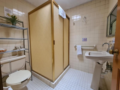 Venta De Hotel En El Centro Histórico, Con Opción A Diversos Giros Y Con Plusvalía Privilegiada, Ya Que Cuenta Con Uso Comercial Y De Servicios E Informe De Uso De Suelo Habitacional-comercial Y/o De