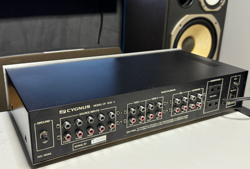 Pré Amplificador Cygnus Modelo Cp-1800 / Prata