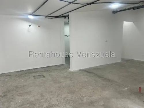 Casa Comercial En Alquiler, La Trinidad Mls #25-21193