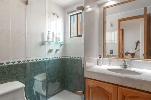Apartamento En Venta En Chicó Navarra. Cod V16129