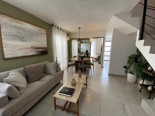 Casa En Venta En Terrasoles, Nuevo Querétaro, 3 Recámaras, Alberca, Hermosa !!