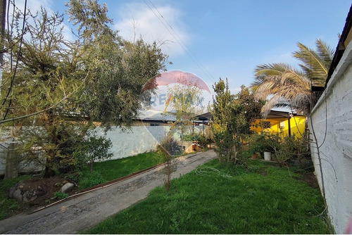 Casa Con Amplio Jardín Y Buena Conectividad