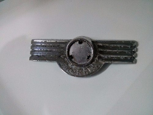 Antigua Insignia P/baul Del Auto Morris Oxford