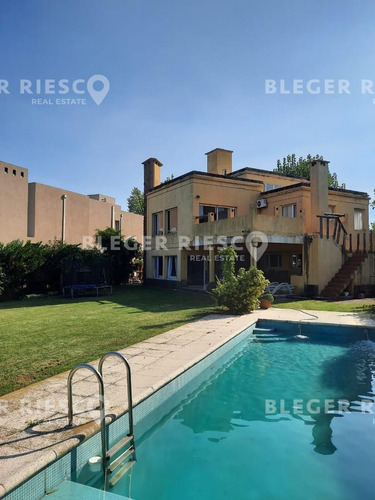 Casa Chalet  En Venta Ubicado En Santa Barbara, Tigre, G.b.a. Zona Norte