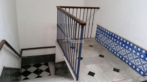 Imagen 3 de 12 de Edificio De Años En El Corazón De La Ciudad Vieja