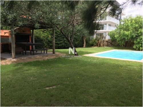 Casa En Pinares Con Vista Parcial Al Mar- Ref: 3807
