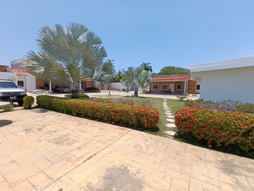 Casa En Venta En Villa De Los Juanes Tucacas 150 Mts2 (hg)