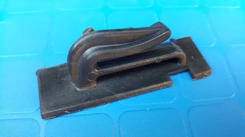 Ford Sierra Gancho Reten Clip Traba Panel Portapaquetes Der